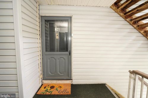 36 Holly Ct, Trenton NJ  08619-4633 exterior