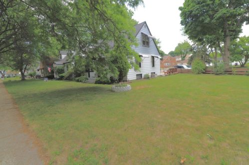 7041 Dreyer Pl, Milwaukee, WI 53219-1937