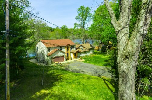 209 Pond Rd, East Freehold NJ 07728-1319 exterior