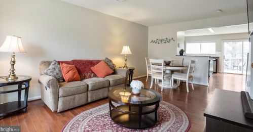 8547 Towne Manor Ct, Alexandria VA  22309-4509 exterior