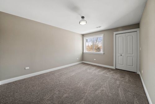 7920 Crandon Ave, Chicago IL 60617-1147 exterior