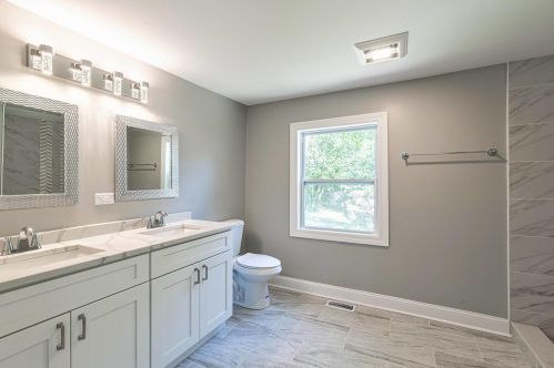 2121 77th Ct, Chicago IL  60707-3017 exterior