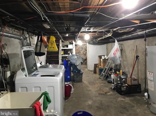 912 Catharine St, Philadelphia PA 19143-2624 exterior