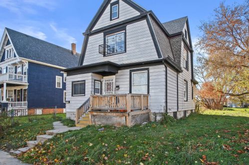 2741 25th St, Milwaukee, WI 53206-1144