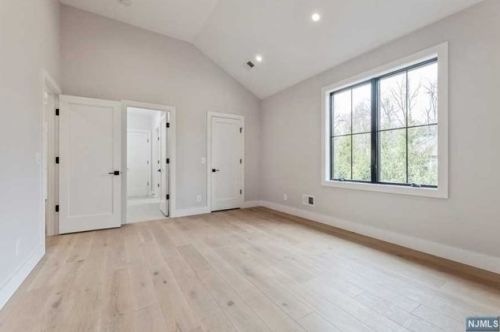 32 Pleasant St, Haworth NJ  07641-1929 exterior