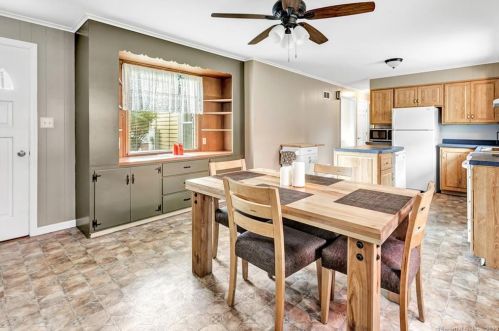 18 Paugassett Rd, Derby CT 06418-2047 exterior