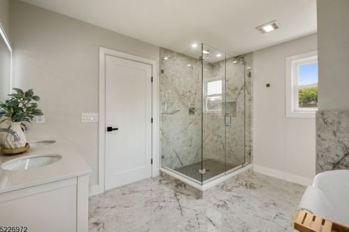 6 Warwick Cir, Springfield NJ  07081-2244 exterior