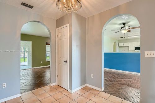 5205 Feather Crk Dr, Fort Pierce FL 34951-2327 exterior