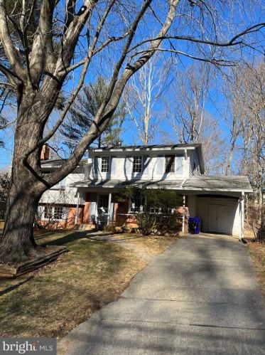 13719 Drake Dr, Rockville, MD 20853-2541