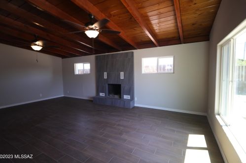 5751 28th St, Tucson, AZ 85711-5925