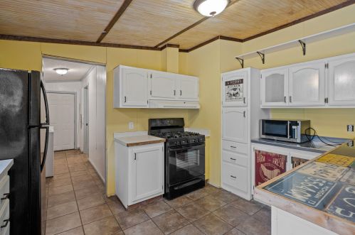 663 Maple Is Rd, Meskegon MI 49442-9479 exterior