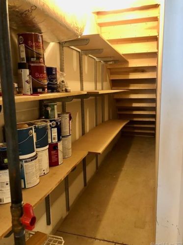 2 Fern Ave, Wallingford CT 06492-6513 exterior