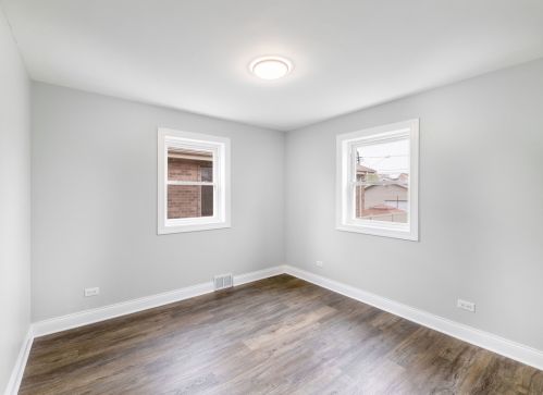 5009 Lavergne Ave, Chicago IL 60638-5831 exterior