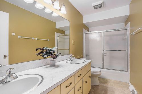 4787 Grenadier Dr, Wyoming MI exterior