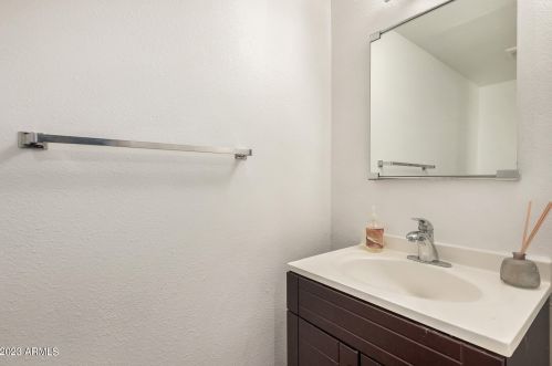 4626 19 Ave, Phoenix AZ 85009-1939 exterior