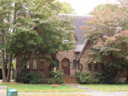 1498 Centre St, Newton, MA 02459-2447