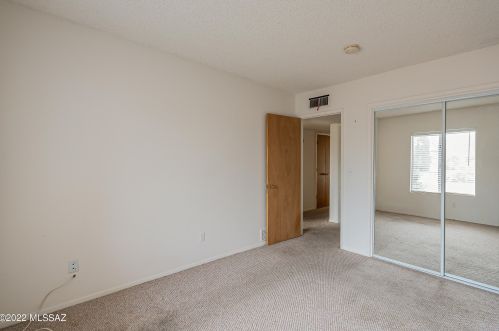 9151 Deer Trl Cir, Tucson AZ 85710-8034 exterior