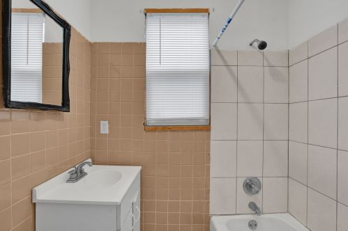 1920 Rockwell St, Chicago IL 60647-4245 exterior