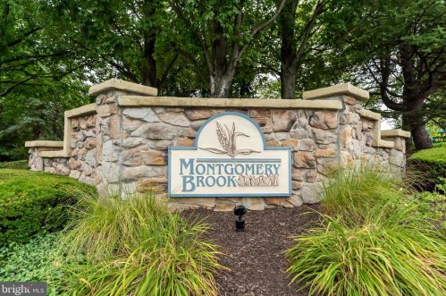 306 Foxcroft Cir, Limerick PA 19468-1538 exterior