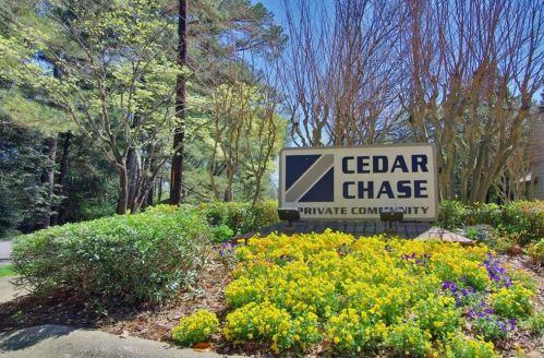 402 Cedar Chase Cir, Atlanta GA 30324-4294 exterior