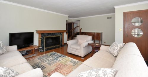 4902 Kinnickinnic Riv Pkwy, Milwaukee WI 53219-3277 exterior