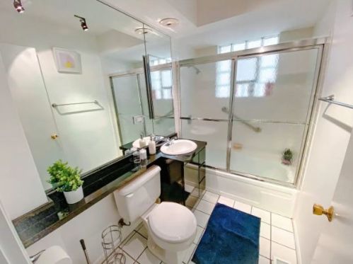 2743 Greenview Ave, Chicago IL 60657-4007 exterior