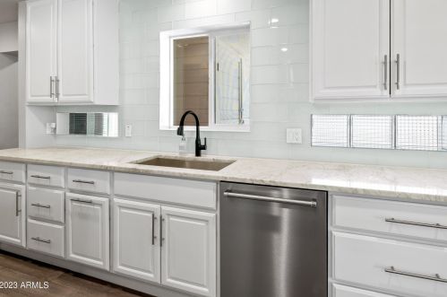 7035 15th St, Phoenix AZ  85020-5414 exterior