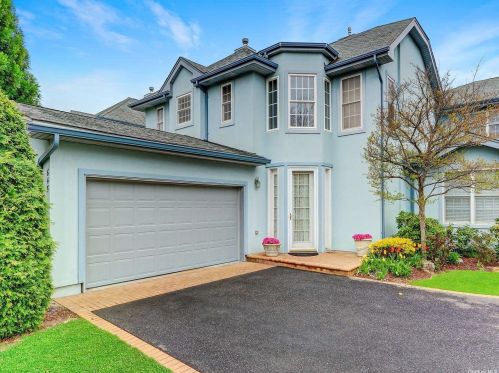 648 Balfour Pl, Huntington Station, NY 11747-5258