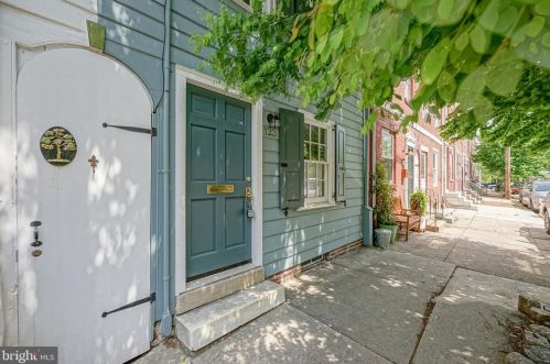 123 League St, Philadelphia, PA 19147-4224