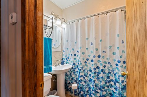 4645 68th St, Milwaukee WI  53220-3917 exterior