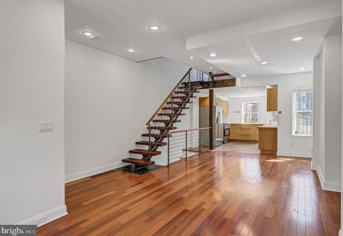 2447 Grays Ferry Ave, Philadelphia PA 19146-2450 exterior