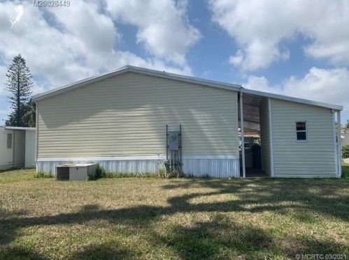 8702 Crown Dr, Boynton Beach FL 33436-7507 exterior