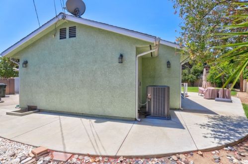 313 Lillie Ave, Fullerton CA 92831-4226 exterior