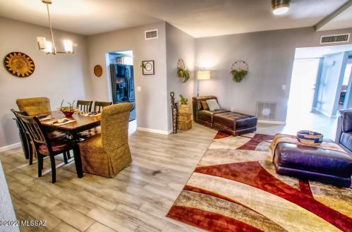 5884 Placita De Las Lomitas, Tucson, AZ 85704-3843