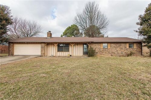 2004 Cardinal Dr, Springdale AR  72764-5731 exterior