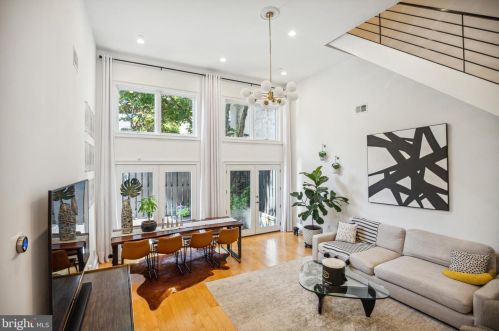 1018 Leithgow St, Philadelphia PA  19123-1421 exterior