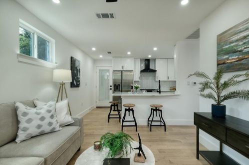 1113 Estes Ave, Austin TX 78721-2629 exterior