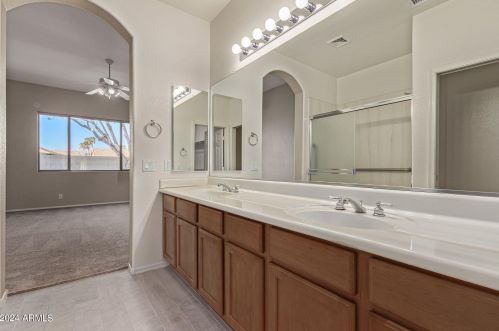 9717 Holiday Way, Chandler AZ 85248-6019 exterior