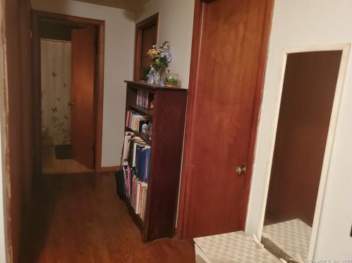 9 Joel Dr, Ellington CT 06029-2612 exterior