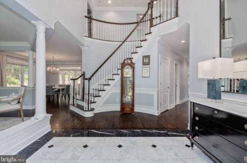 1941 Valleywood Rd, Mc Lean VA  22101-4931 exterior