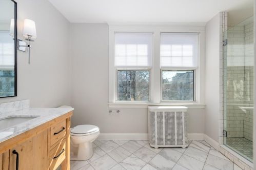 12 Goldsmith St, Providence RI 02906-4808 exterior