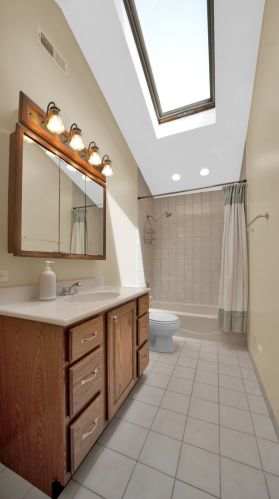 9114 Sawyer Ave, Chicago IL 60805-1640 exterior