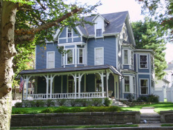 172 Park St, Newton, MA 02458-2044