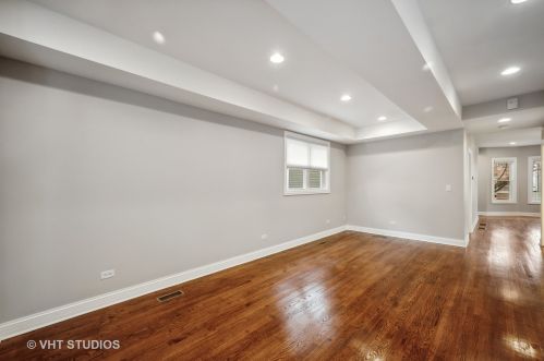 4530 Drake Ave, Chicago IL 60659-2218 exterior