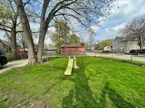 728 Ash St, Waukegan IL 60087-5037 exterior