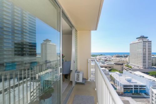 750 Amana St, Honolulu HI 96814-5025 exterior