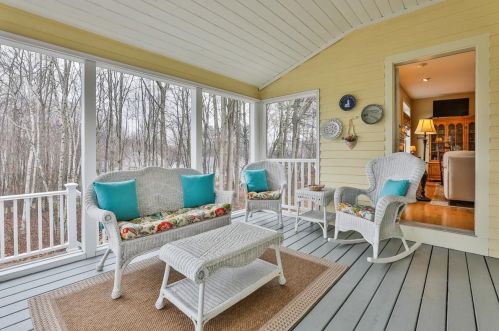 8 Oakmont Dr, Concord NH 03301-6916 exterior