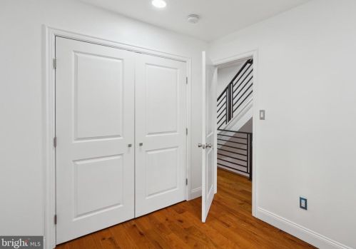 312 Manton St, Philadelphia PA  19147-5213 exterior