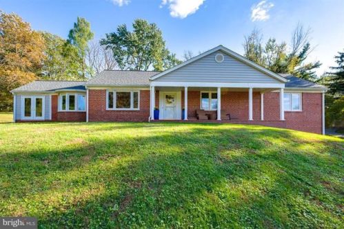 12809 Spring Dr, Rockville, MD 20850-3751