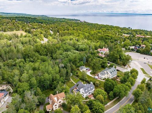 420 Hawthorne Rd, Duluth MN 55812-1936 exterior